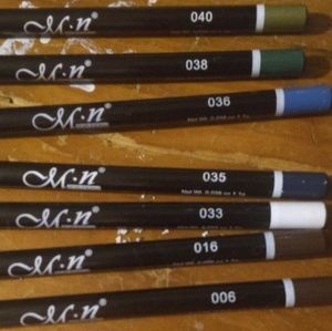 🆕Your Choice of Color! Dual Use Lip/👁️〰️✏️